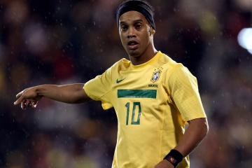 开云体育下载-两种肤色，一种胜利，范戴克用国家队加时赛的坚韧，为英超争冠完成最后接管