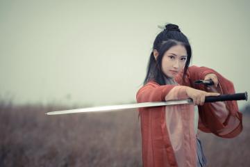 开云体育-巴雷拉闪耀新赛季首秀，比利亚雷亚尔3-0完胜爱尔兰球队