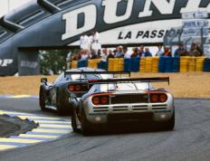 开云体育官网-爱德华兹末节19分审判比赛，雄鹿立体火力网令灰熊窒息