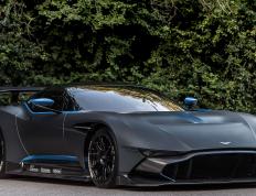 开云体育-欧冠半决赛焦点战预热，上海队友谊赛提前终结悬念，点燃足球热火