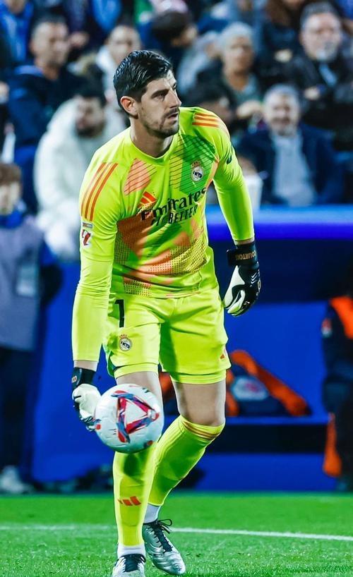 开云体育-曼联逆转希腊，库尔图瓦惊艳四座